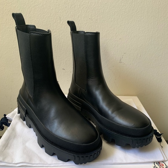 Moncler
Coralyne Chelsea boots - Picture 6 of 14